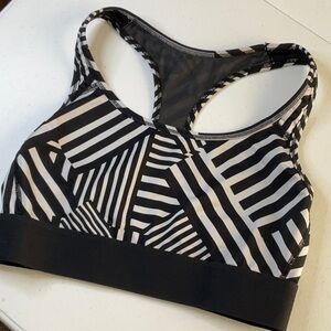 🎉 SALE Victoria's Secret Black and White Geometric Sports Bra